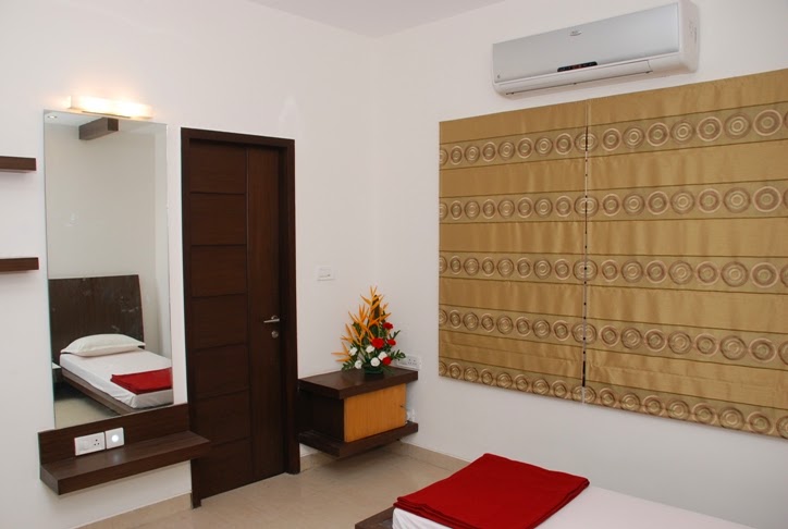 RESIDENTIAL FLAT RENT DLF QUEENS COURT GK 2 DELHI